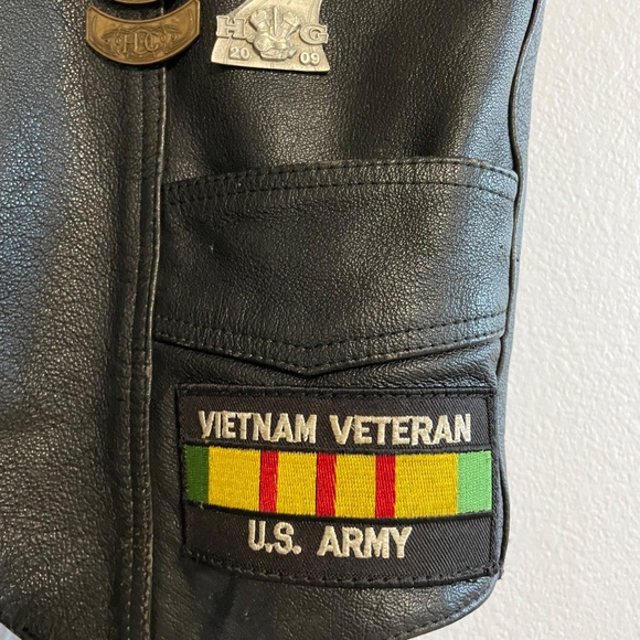 Harley-Davidson Patches and Pins Leather Vest Size Medium - Picture 3 of 9